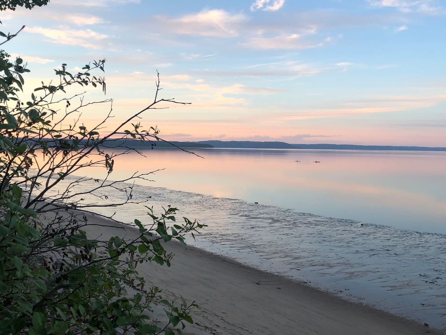 Coucher de soleil sur la plage et l'estuaire du Saint-Laurent à Pointe-Lebel